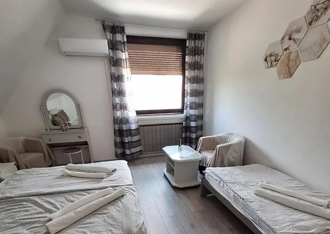 Aniiza Πανσιόν 3*
